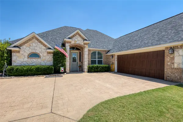 2821 Willow Ridge Circle, Granbury, TX 76049