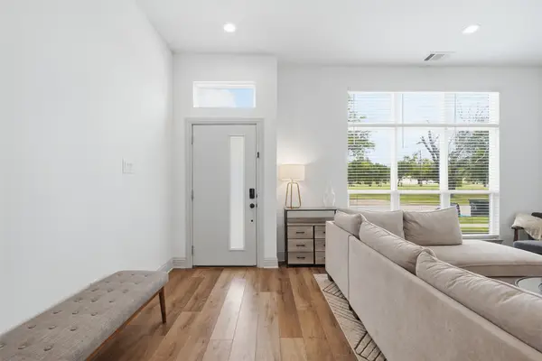 3128 Wayside Avenue, Fort Worth, TX 76110