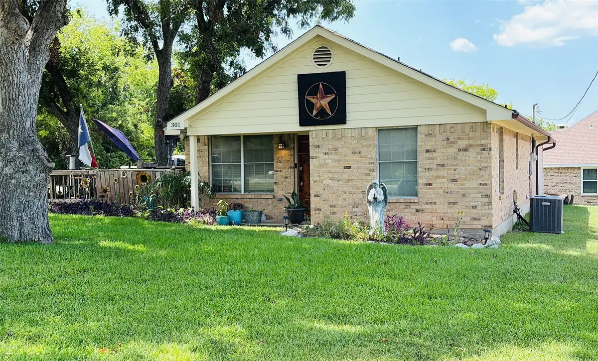 301 E Mimosa Street, Crandall, TX 75114 - #1