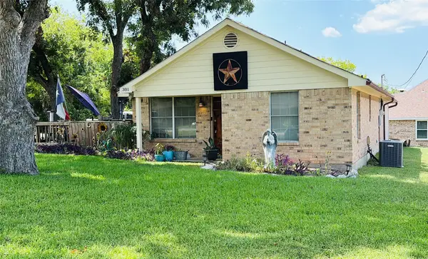 301 E Mimosa Street, Crandall, TX 75114
