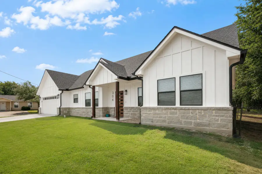 304 E Adams Street, Riesel, TX 76682 - #3