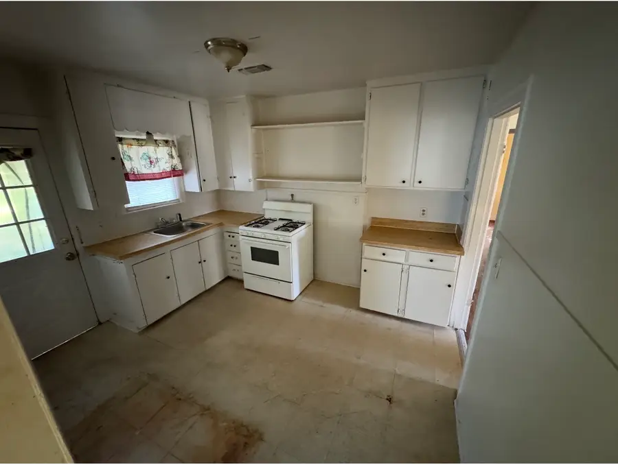 804 W Bridge Street, Weatherford, TX 76086 - #2