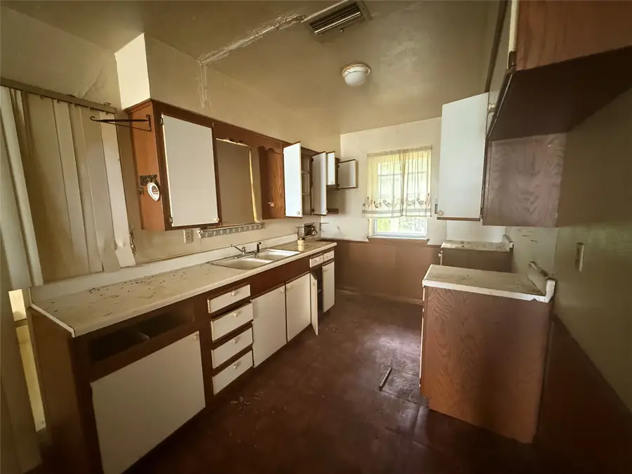 1810 Texas Street, Grand Prairie, TX 75051 - #3
