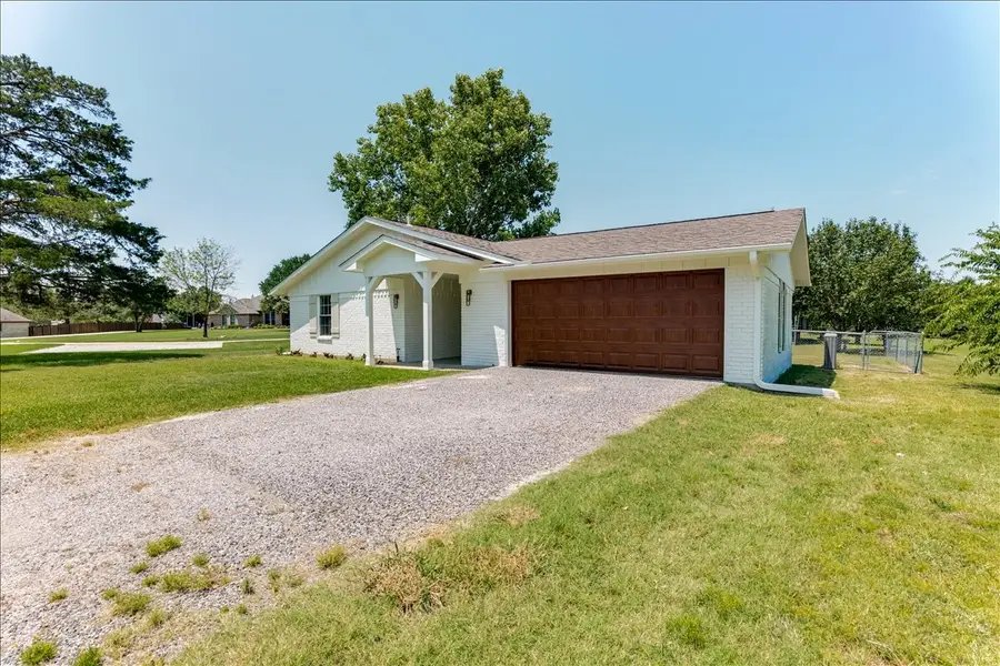 104 Pontiac Drive, Lake Kiowa, TX 76240 - #2