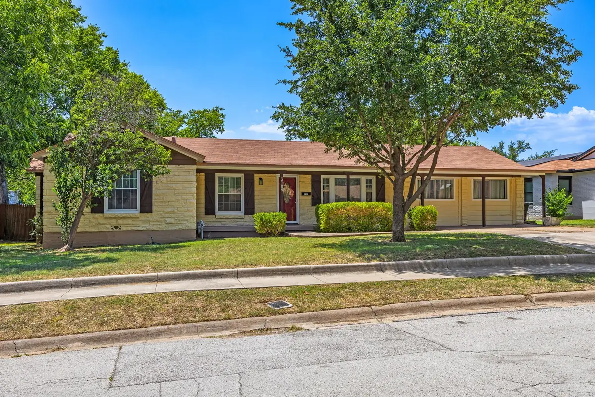 3109 Kingsbury Avenue, Richland Hills, TX 76118 - #1