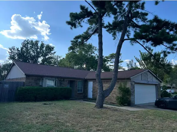 802 Matthews Court, Arlington, TX 76012