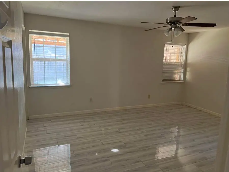 802 Matthews Court, Arlington, TX 76012 - #3