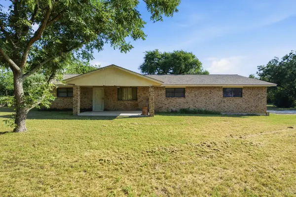 917 E Ross Avenue, De Leon, TX 76444