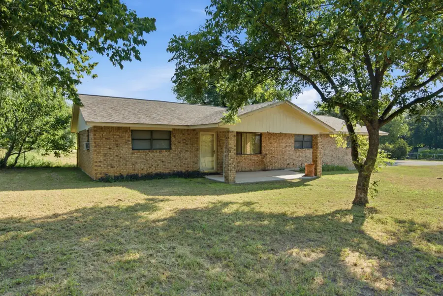 917 E Ross Avenue, De Leon, TX 76444 - #2