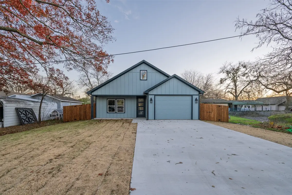 411 W Elm Street, Whitewright, TX 75491 - #1