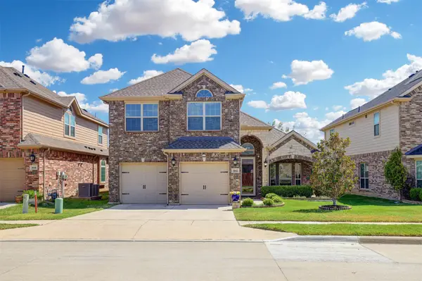 1612 Scarlet Crown Drive, Fort Worth, TX 76177