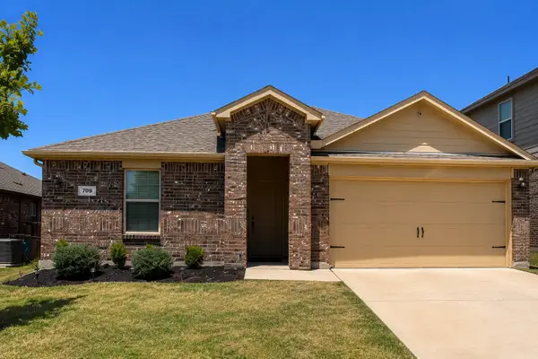 709 Glover Drive, Aubrey, TX 76227