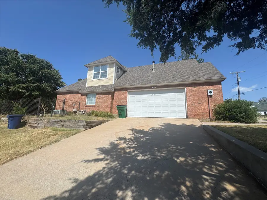 201 E Collom Street, Decatur, TX 76234 - #2