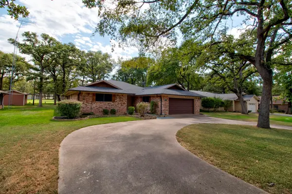 1010 Kiowa Drive W, Lake Kiowa, TX 76240