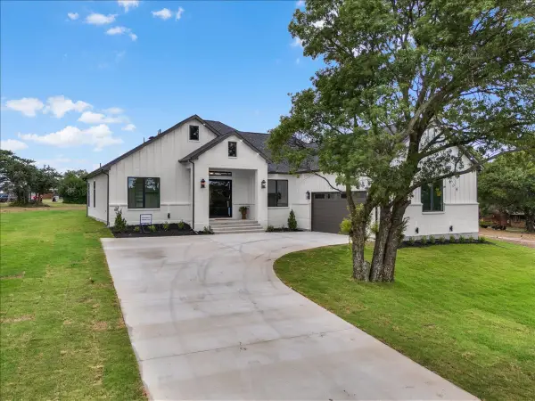 106 Mcclure Court, Hudson Oaks, TX 76087