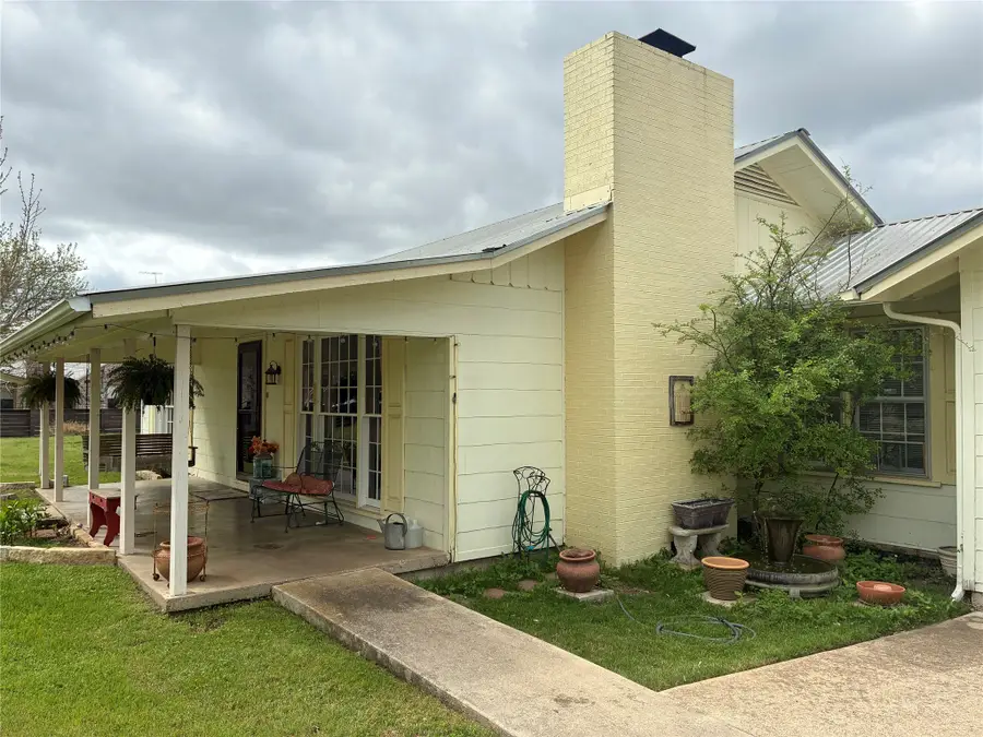 408 S Porter Street, Lampasas, TX 76550 - #3