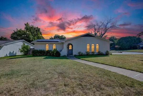 629 Newton Drive, Burleson, TX 76028