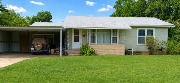 1008 W Elm Street, Olney, TX 76374
