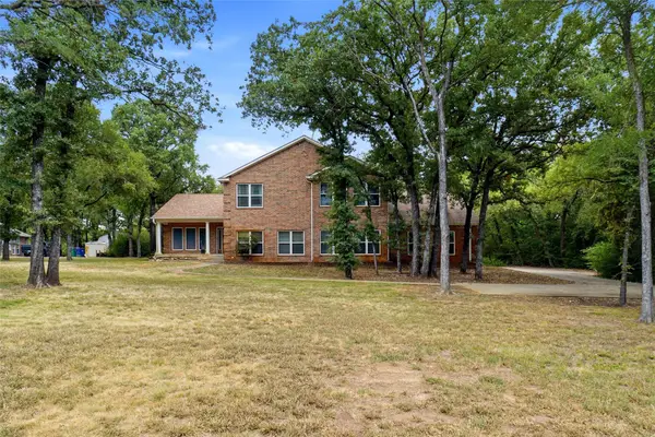 950 E Oak Shores Drive, Cross Roads, TX 76227