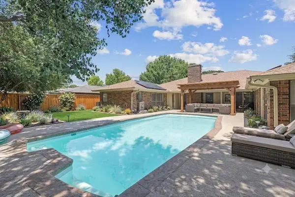 1223 Heather Street, Grapevine, TX 76051
