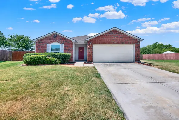 1208 Feather Crest Drive, Krum, TX 76249