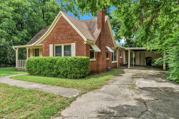 1404 E Tennie Street, Gainesville, TX 76240