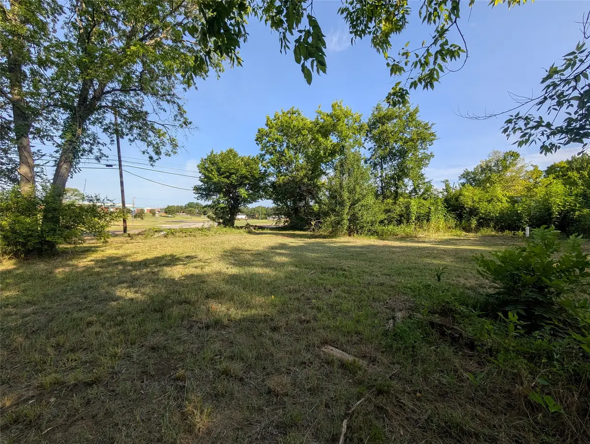 910 N Houston Avenue, Denison, TX 75020 - #1