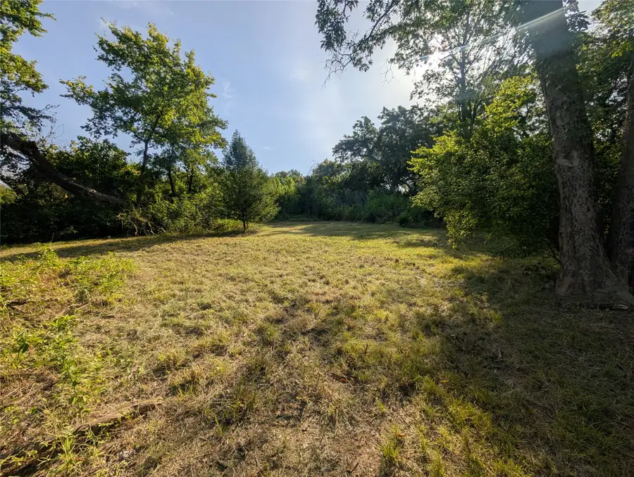 910 N Houston Avenue, Denison, TX 75020 - #2