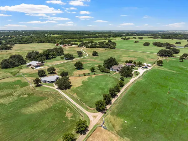 2015 Fm 935, Lott, TX 76656
