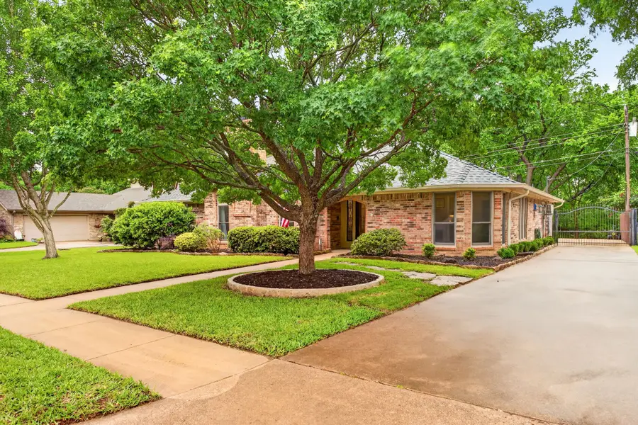 2932 S Creekwood Drive, Grapevine, TX 76051 - #3