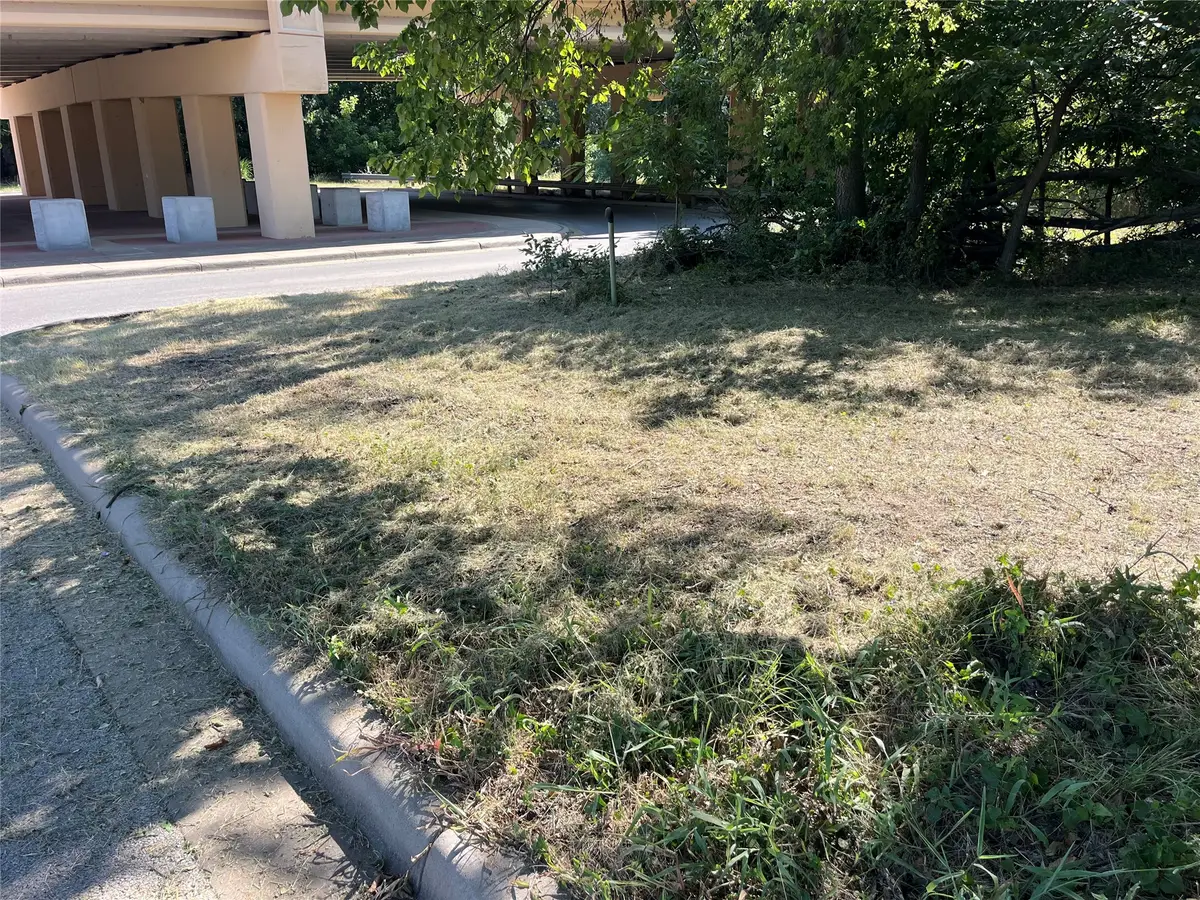 105 E Mill Street, Weatherford, TX 76086 - #1
