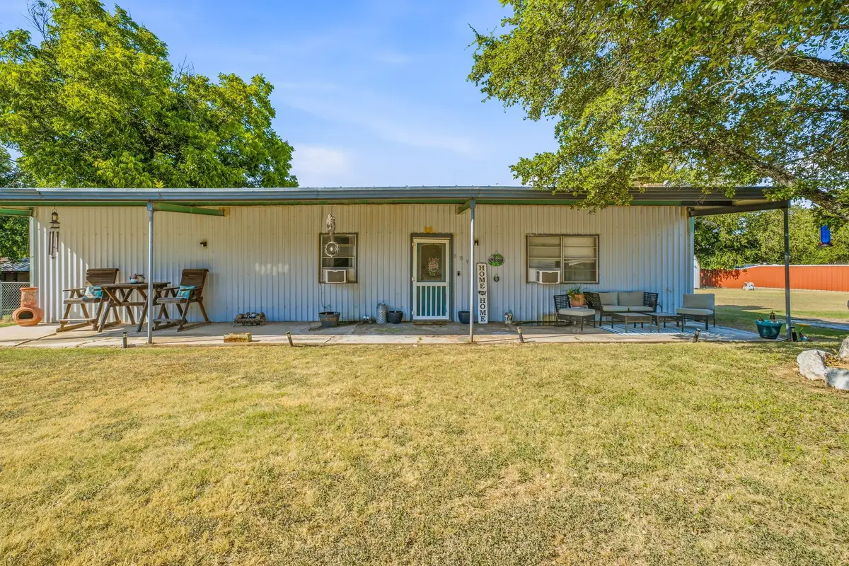 609 E Labadie Avenue, De Leon, TX 76444 - #1