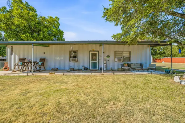 609 E Labadie Avenue, De Leon, TX 76444