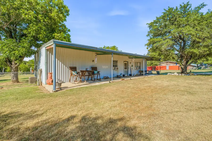 609 E Labadie Avenue, De Leon, TX 76444 - #2