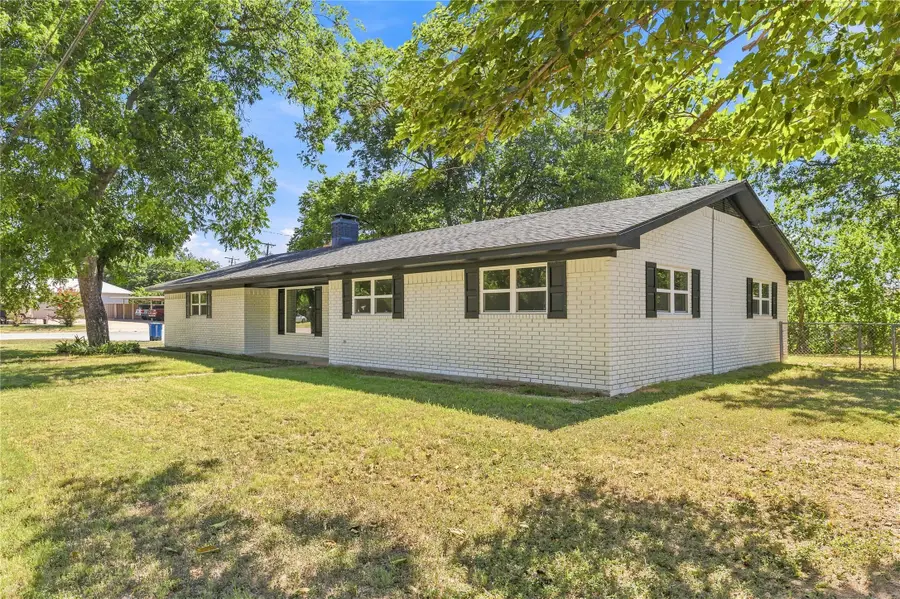 209 S Austin Street, De Leon, TX 76444 - #2