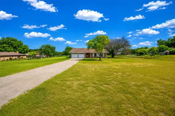 2102 Hill Top Circle, Weatherford, TX 76085
