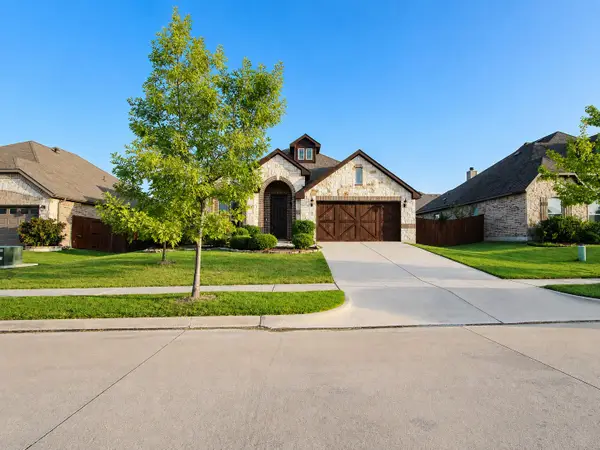 512 Strait Lane, Waxahachie, TX 75165