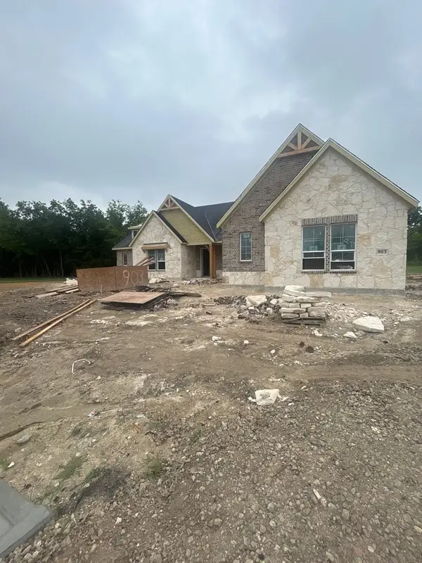 903 Carswell Court, Van Alstyne, TX 75495