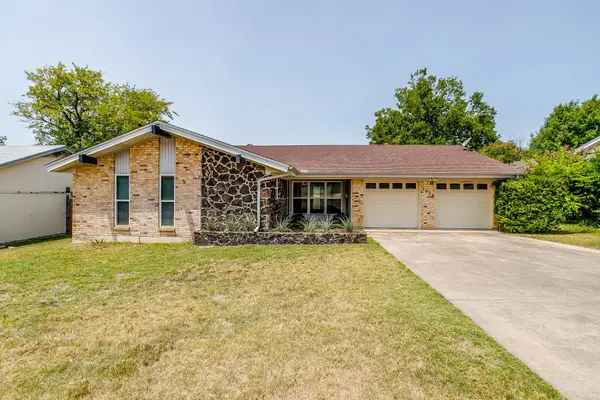 2928 Laredo Drive, Fort Worth, TX 76116