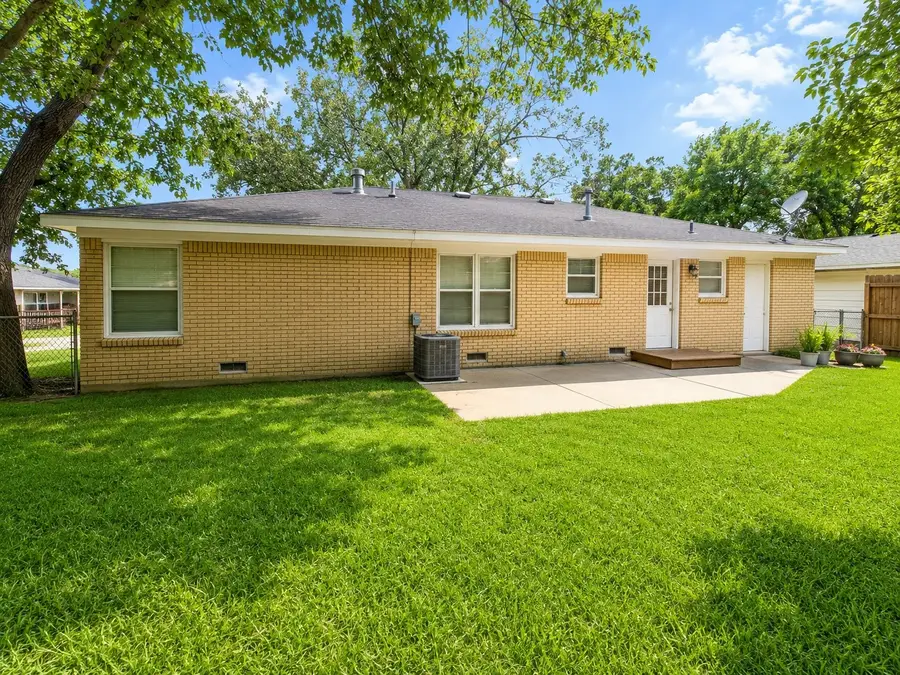 425 Austin Street, Sherman, TX 75090 - #2