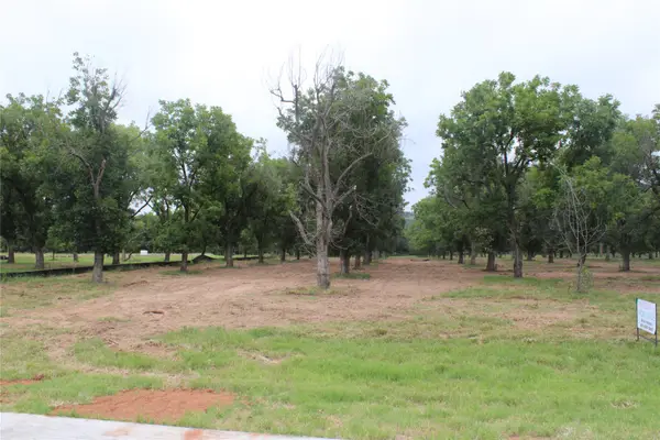 3173 E Landings S, Granbury, TX 76049