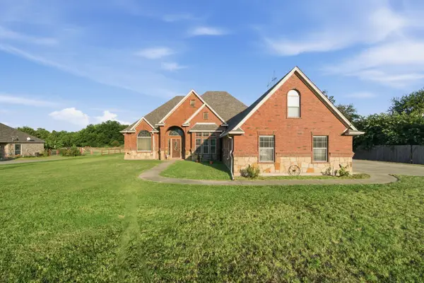 148 Fossil Rock Drive, Azle, TX 76020