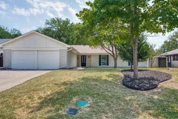 2904 Steve Drive, Hurst, TX 76054
