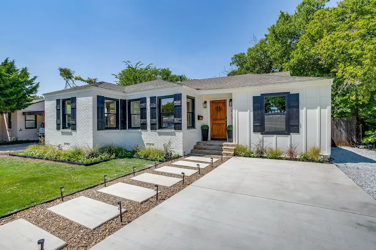 2704 W Biddison Street, Fort Worth, TX 76109 - #1