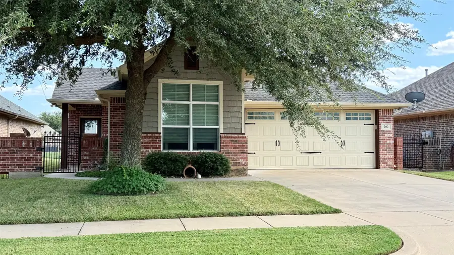 202 Captains Court, Granbury, TX 76049 - #2