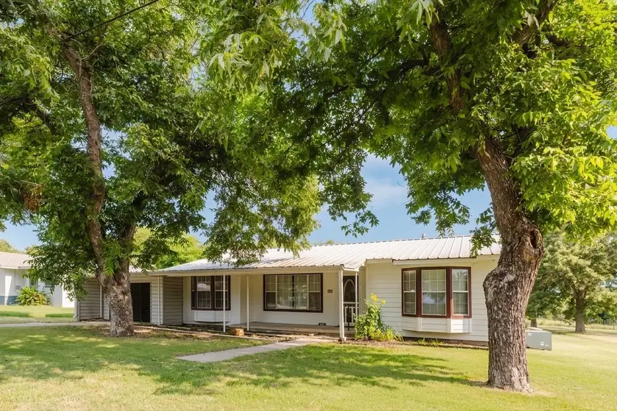 649 E Short Avenue, De Leon, TX 76444 - #2