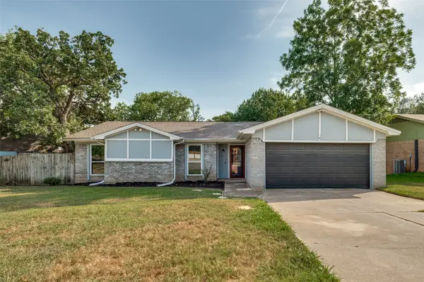 3217 Meadow Wood Lane, Bedford, TX 76021