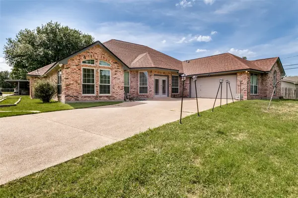 1425 Tobie Layne Street, Benbrook, TX 76126