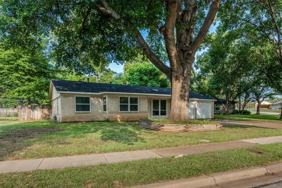 800 Sherwood Drive, Arlington, TX 76013 - #2