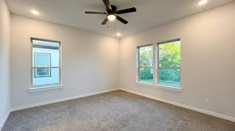915 E 11th Avenue, Corsicana, TX 75110 - #3